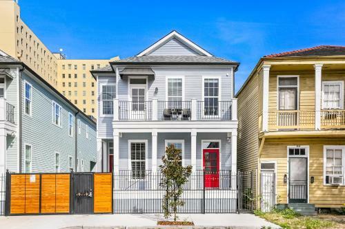 Apartamento Hosteeva Brand New Condo With A Pool Steps To St Charles Ave