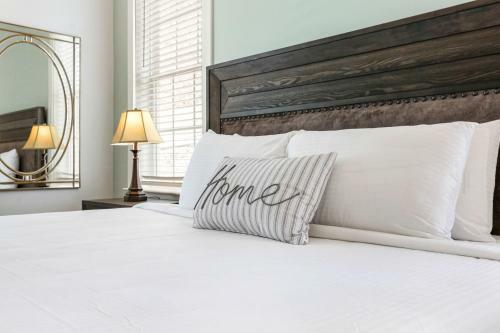 Apartamento Hosteeva Brand New Condo With A Pool Steps To St Charles Ave