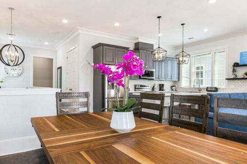 Apartamento Hosteeva Brand New Condo With A Pool Steps To St Charles Ave
