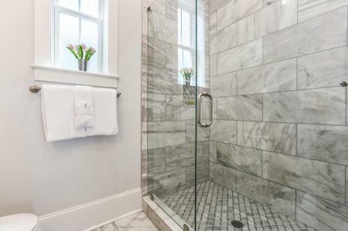 Apartamento Hosteeva Brand New Condo With A Pool Steps To St Charles Ave
