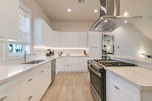 Mid City Fully Furnished Townhouse