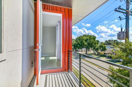 Spacious & Luxury Townhouse With Amenities