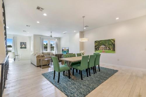 Spacious & Luxury Townhouse With Amenities