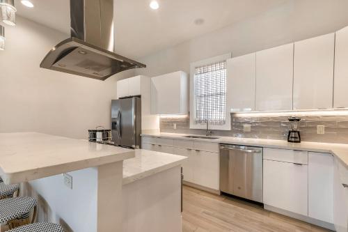 Spacious & Luxury Townhouse With Amenities