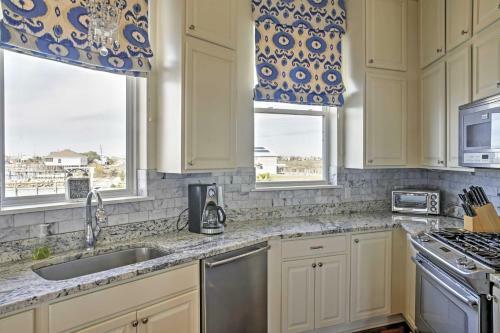 Waterfront Home With Dock - 31 Mi To Downtown Nola!