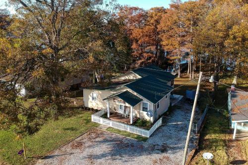 Ferriday Lakehouse Private Dock, Deck And Yard