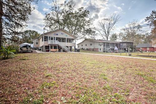 Ferriday Lakehouse Private Dock, Deck And Yard