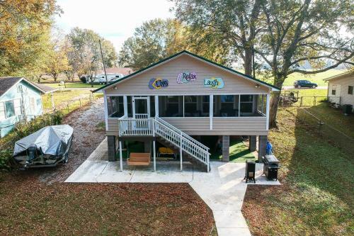 Ferriday Lakehouse Private Dock, Deck And Yard