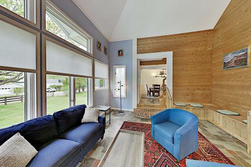 New Listing! Spacious Country Home With Water Views Home