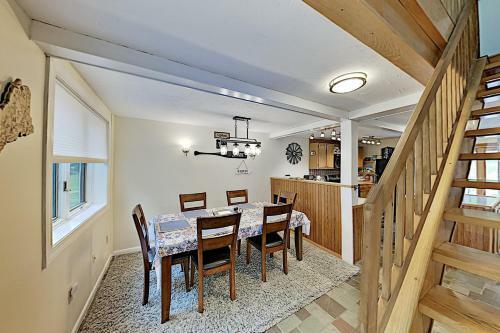 New Listing! Spacious Country Home With Water Views Home