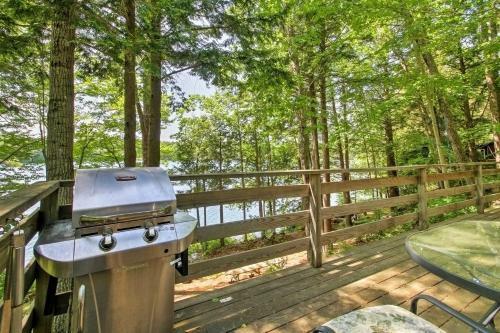 Charming Casco Cottage On Lake With Private Dock!
