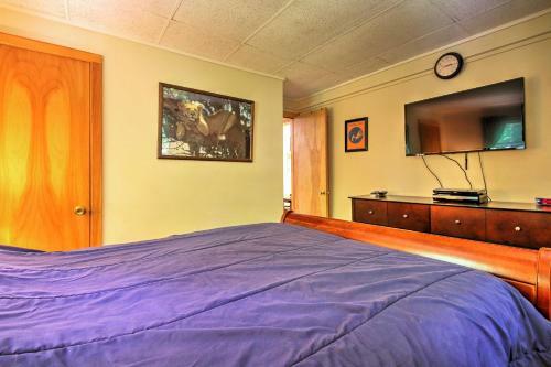 Charming Casco Cottage On Lake With Private Dock!