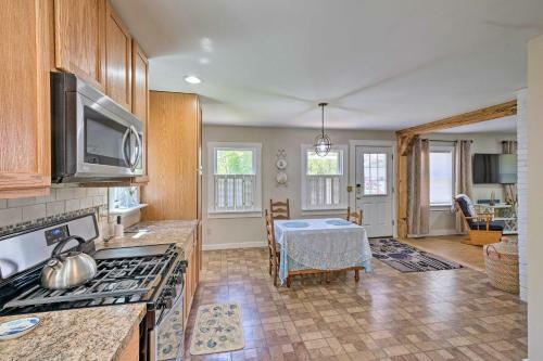 Charming East Boothbay Cottage With Large Yard!