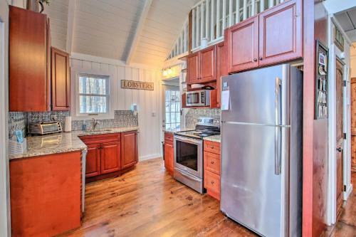Casco Cabin On Thompson Lake With Fire Pit And Deck