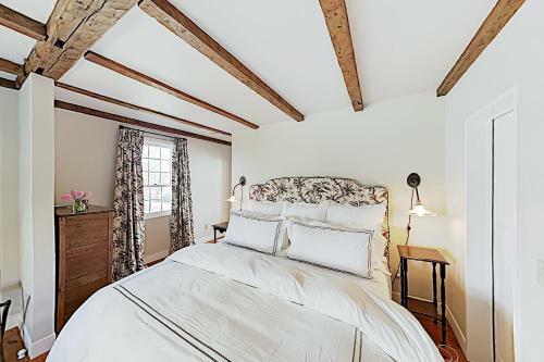 New Listing! All-suite Harbor-view Home With Deck Home