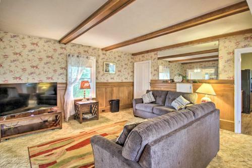 Classic Cape-style Home On 550 Acre Vineyard!