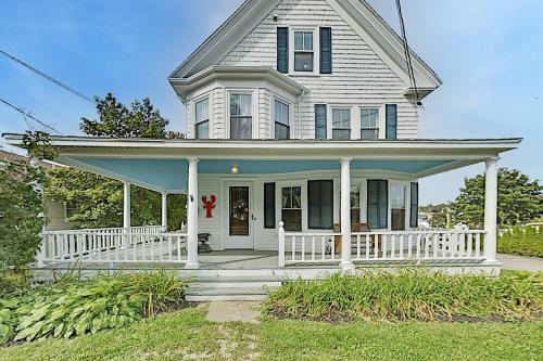 Multi-unit Harborfront Beauty - Private Dock, Kayaks Home