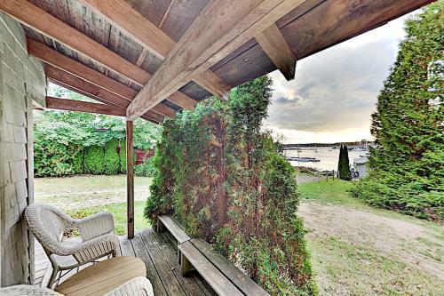 Multi-unit Harborfront Beauty - Private Dock, Kayaks Home