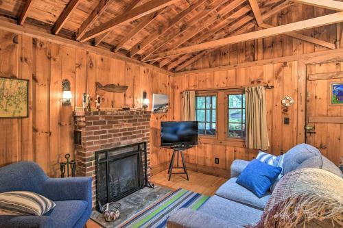 Sprucewold Boothbay Harbor Cottage With Deck