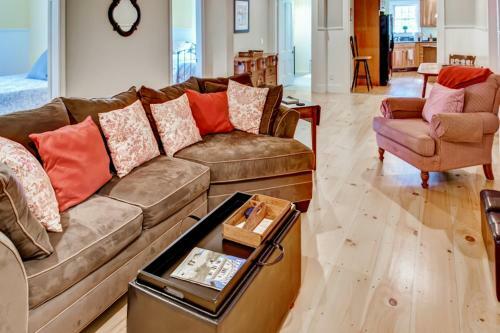 Historic And Spacious Kennebunk House With Side Yard!