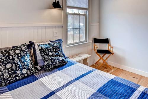 Historic And Spacious Kennebunk House With Side Yard!