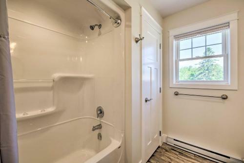 The Candy Cottage II With Ocean Views Near Acadia!