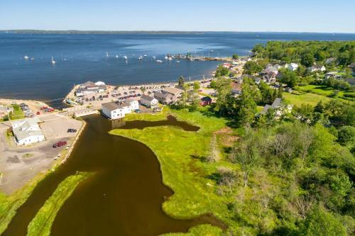 Apartamento Spacious Lincolnville Penthouse - Walk To Beach!