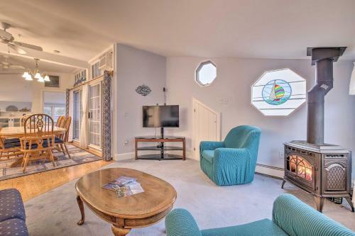 Apartamento Spacious Lincolnville Penthouse - Walk To Beach!