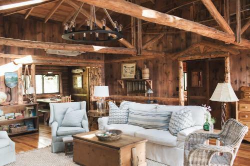 Elegant Fairway Condo #16-18