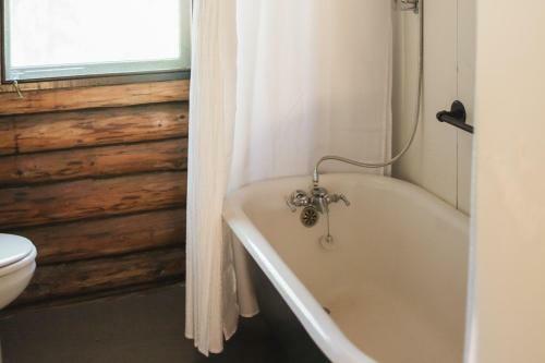 Elegant Fairway Condo #16-18