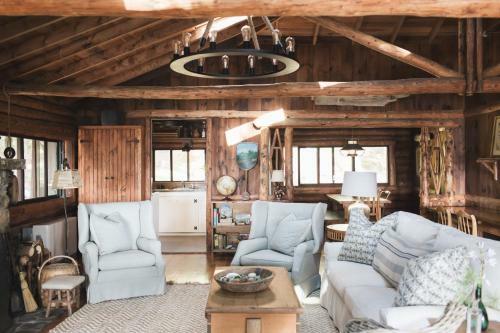 Elegant Fairway Condo #16-18