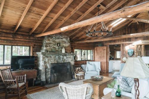 Elegant Fairway Condo #16-18