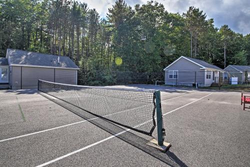 Wells Beach Cottage With Pool Access - 1 Mi To Coast!