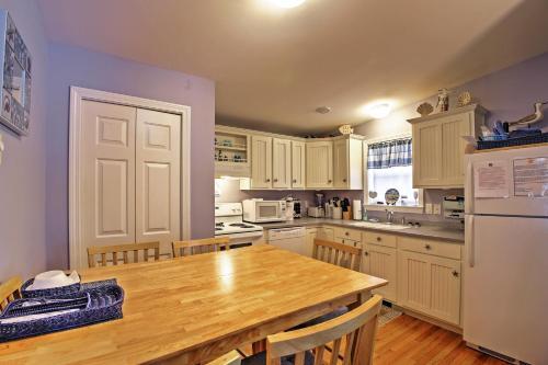 Wells Beach Cottage With Pool Access - 1 Mi To Coast!