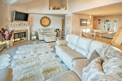 Luxurious Oceanfront Flanders Bay Home With Kayaks!