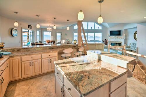 Luxurious Oceanfront Flanders Bay Home With Kayaks!