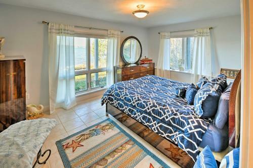 Luxurious Oceanfront Flanders Bay Home With Kayaks!