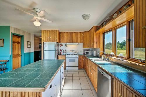 Shorefront House With Views, 14 Mi To Acadia Np!