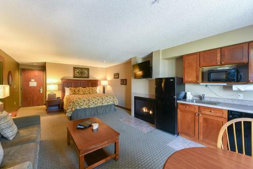 Hotel A119 - Studio Suite With Lake View And Private Balcony!