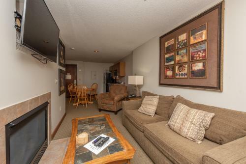 Hotel A215 - Lake View Suite With One Bedroom, Private Balcony!