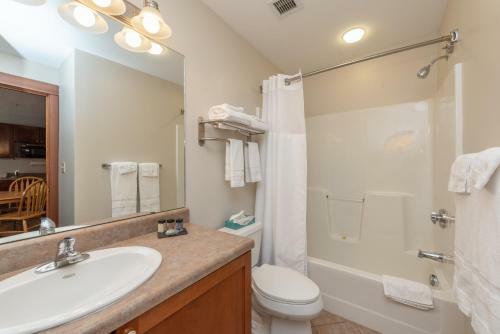 Hotel A215 - Lake View Suite With One Bedroom, Private Balcony!