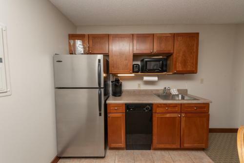 Hotel A215 - Lake View Suite With One Bedroom, Private Balcony!