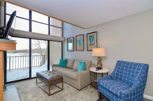 301d - Lakefront 2 Bedroom Condo With 2 Baths, Free Wifi!