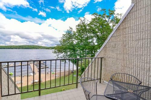 301d - Lakefront 2 Bedroom Condo With 2 Baths, Free Wifi!