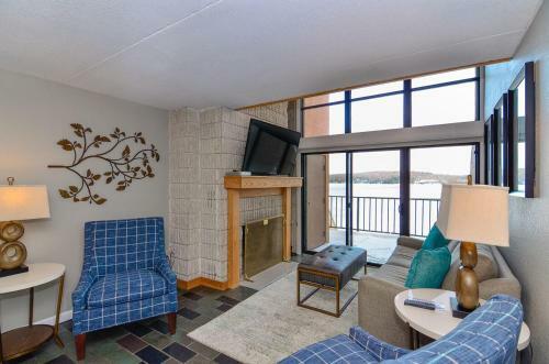 301d - Lakefront 2 Bedroom Condo With 2 Baths, Free Wifi!