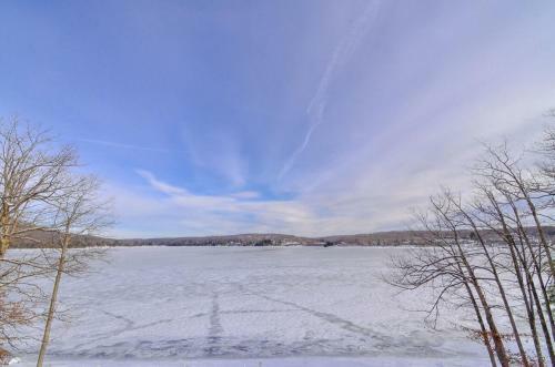 301d - Lakefront 2 Bedroom Condo With 2 Baths, Free Wifi!