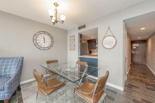 301d - Lakefront 2 Bedroom Condo With 2 Baths, Free Wifi!