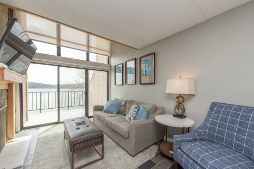 301d - Lakefront 2 Bedroom Condo With 2 Baths, Free Wifi!