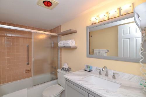 301d - Lakefront 2 Bedroom Condo With 2 Baths, Free Wifi!