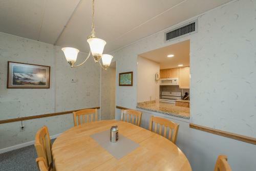 502f - Lakefront 3 Bedroom Condo With 2 Bathrooms, Free Wifi!